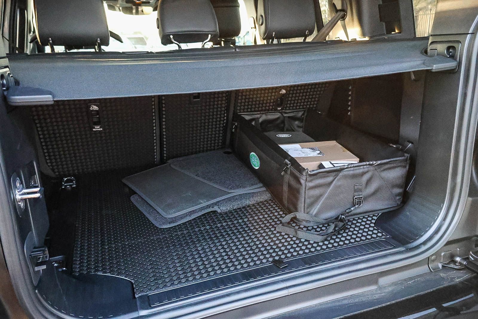 New 2026 Land Rover Defender 110 X-Dynamic SE image 27