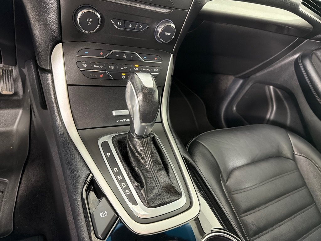 Used 2016 Ford Edge SEL w/ Equipment Group 201A FWD image 17