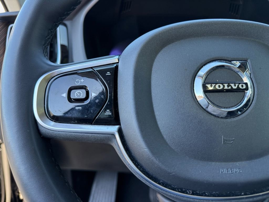Used 2024 Volvo XC60 B5 Plus image 25