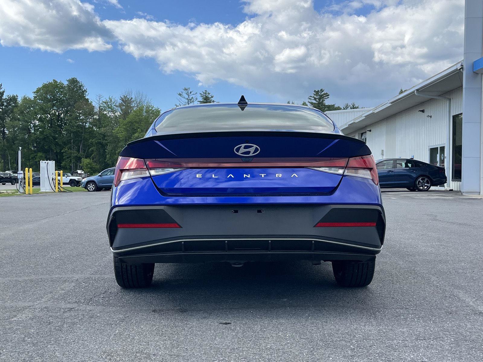 Used 2025 Hyundai Elantra Sport FWD image 6