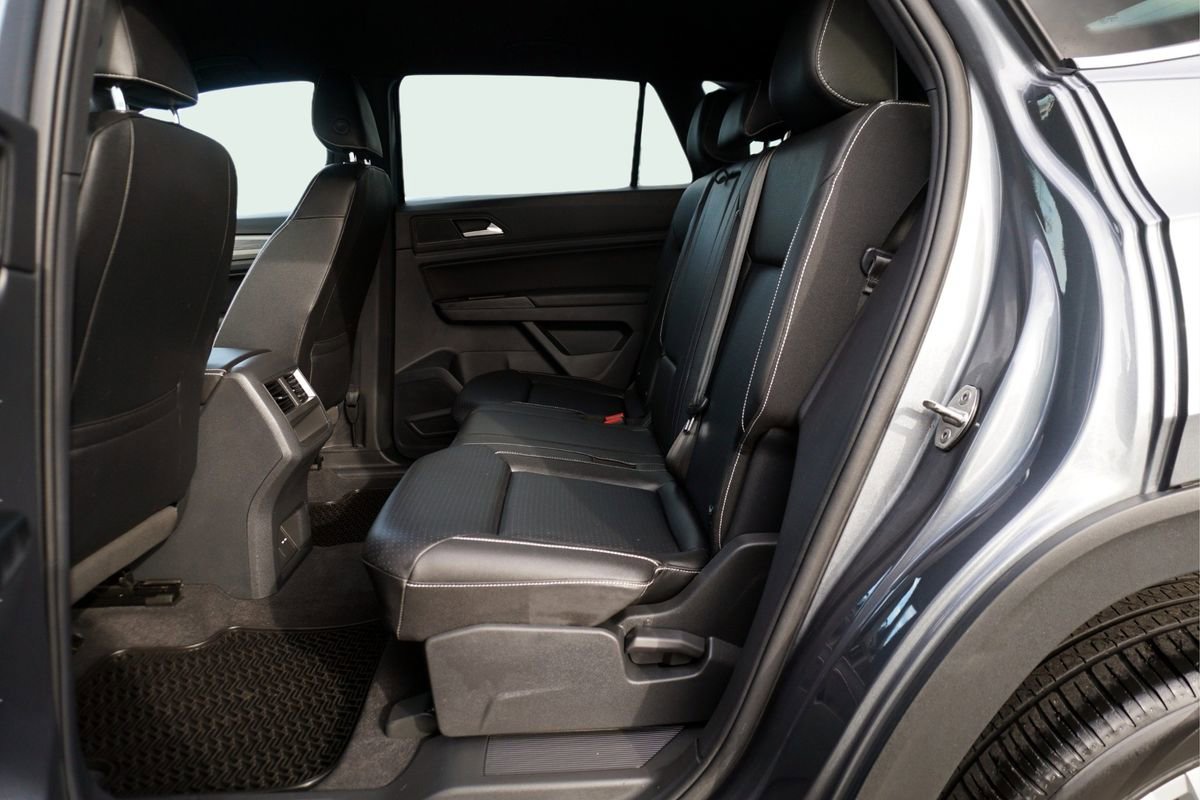 Used 2020 Volkswagen Atlas Cross Sport SE w/ Towing Package image 19