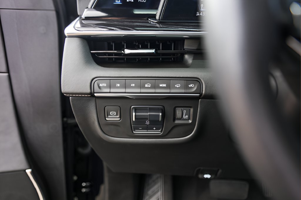 Used 2023 Cadillac Escalade Sport w/ Touring Package AWD/4WD image 15