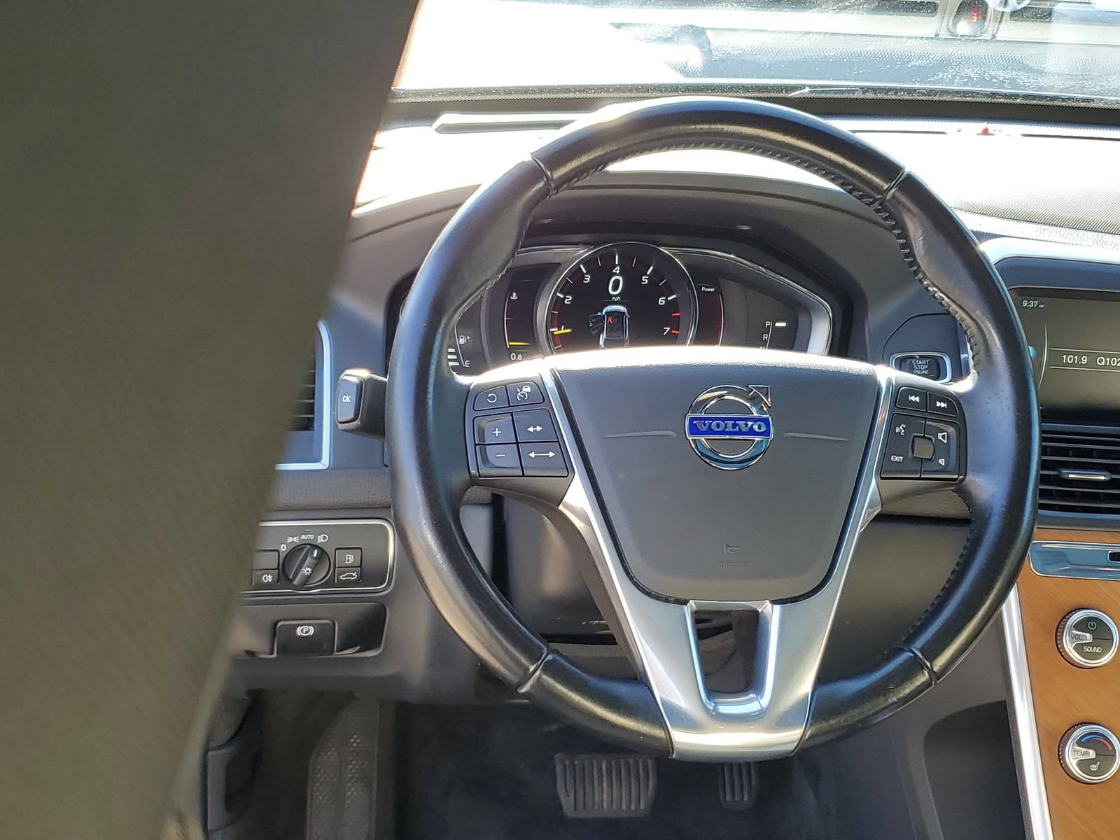 Used 2016 Volvo XC60 T5 Platinum FWD image 12