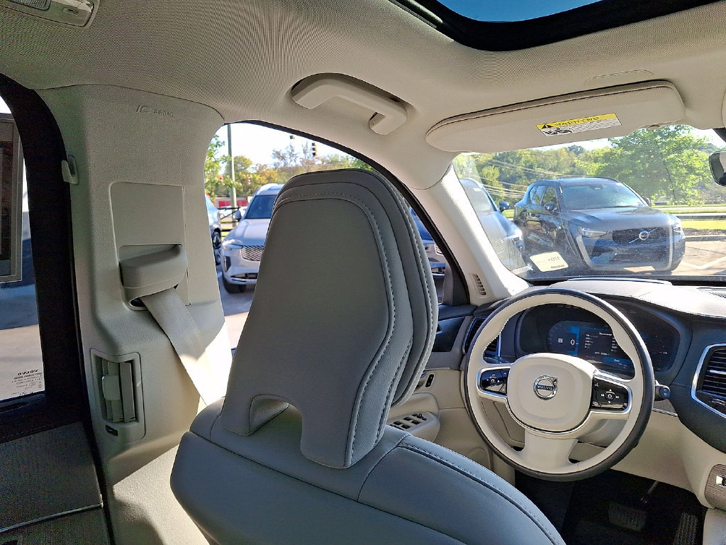 Certified 2025 Volvo XC90 T8 Ultra w/ Protection Package Premier AWD/4WD image 15