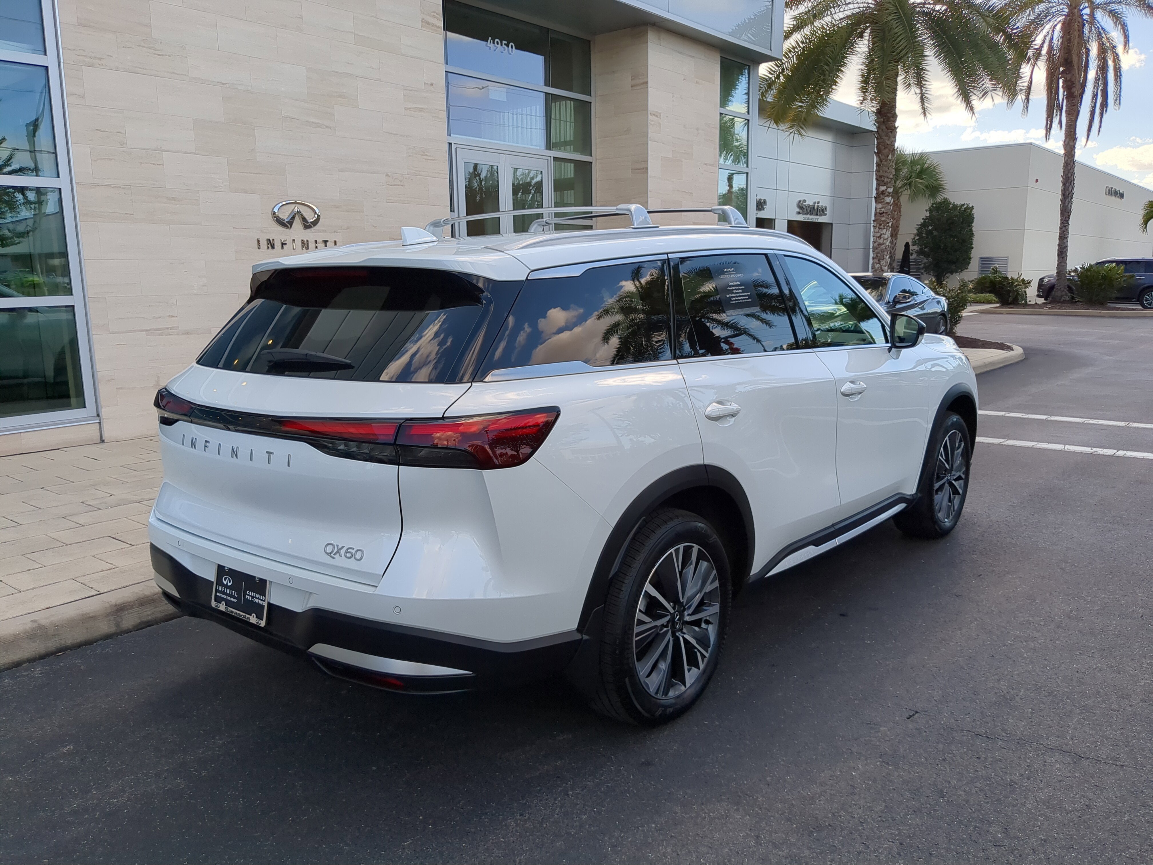 Used 2026 INFINITI QX60 Luxe w/ Cargo Package image 4