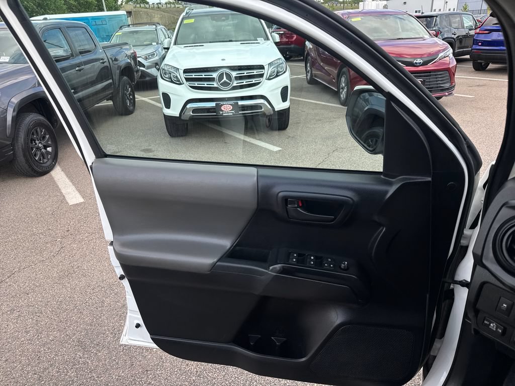 Used 2020 Toyota Tacoma SR AWD/4WD image 32