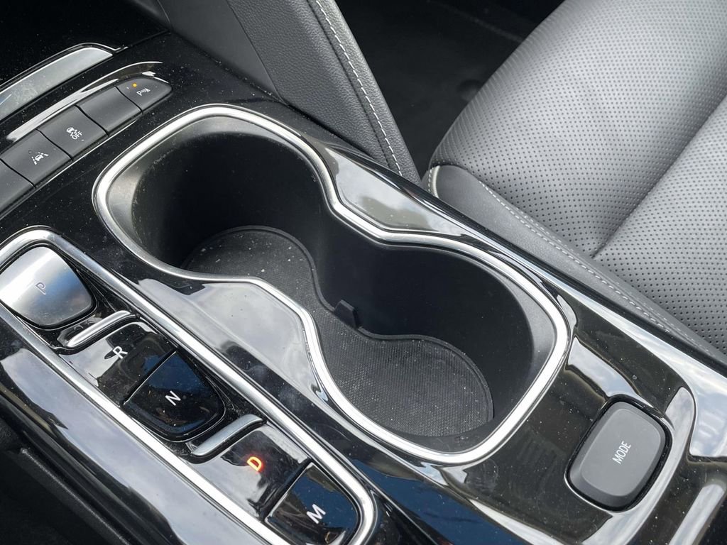 Used 2022 Buick Envision Essence w/ Technology Package I image 29