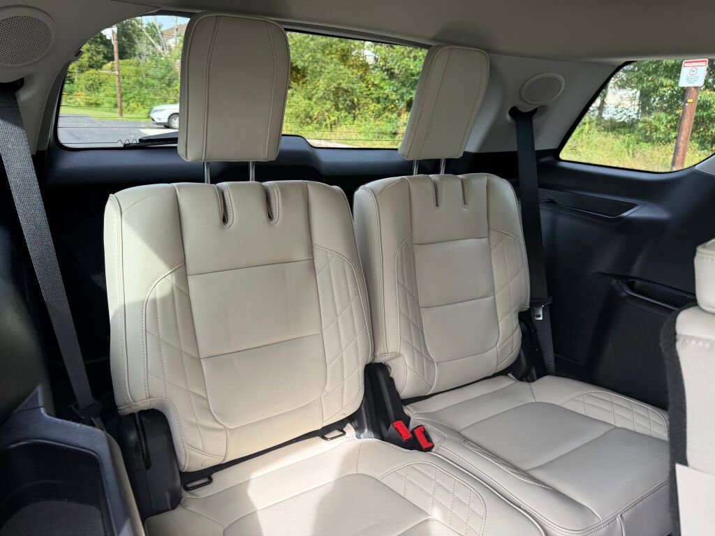 Used 2017 Ford Explorer Platinum image 31