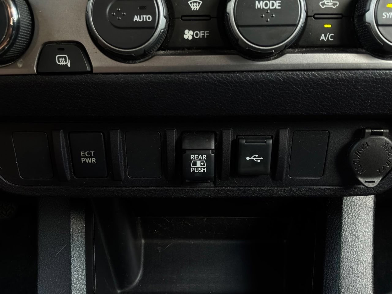 Used 2021 Toyota Tacoma SR5 AWD/4WD image 27
