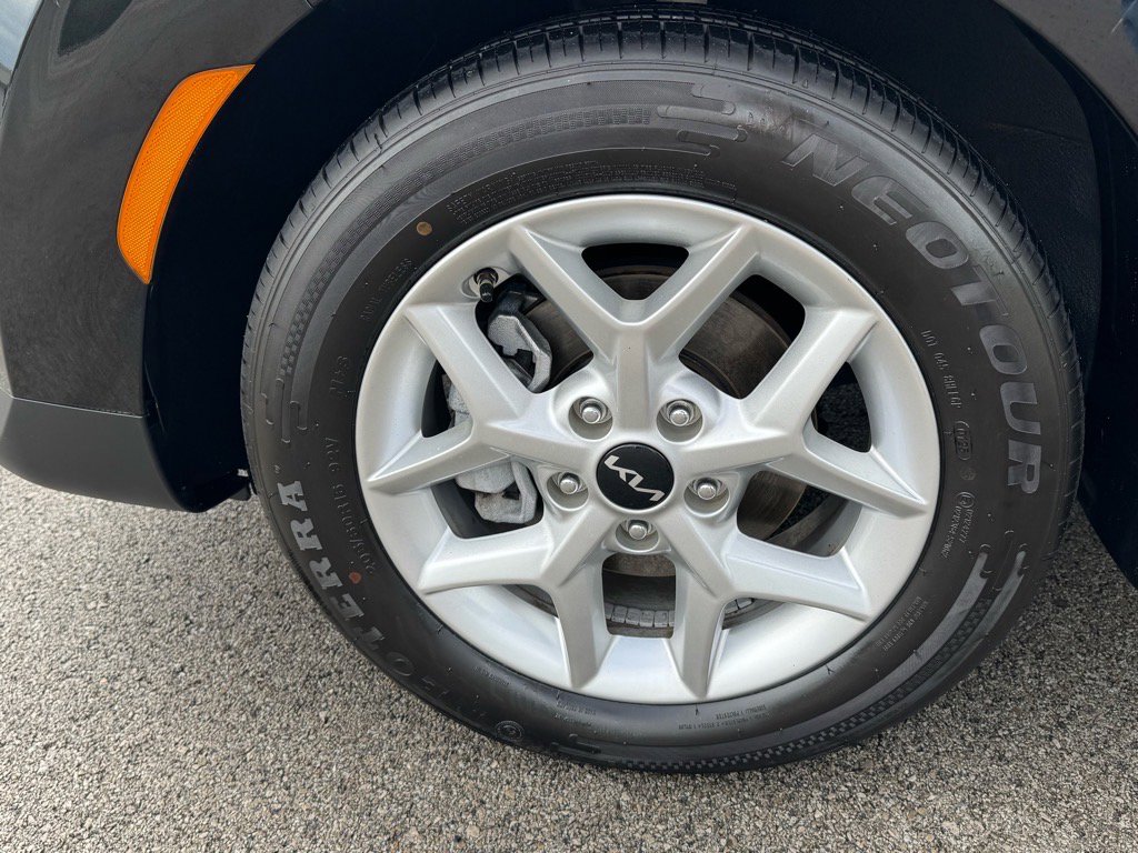 Used 2023 Kia Soul LX w/ LX Technology Package image 14