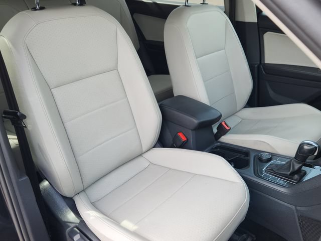 Used 2020 Volkswagen Tiguan SE w/ 3rd Row Seat Package AWD/4WD image 14