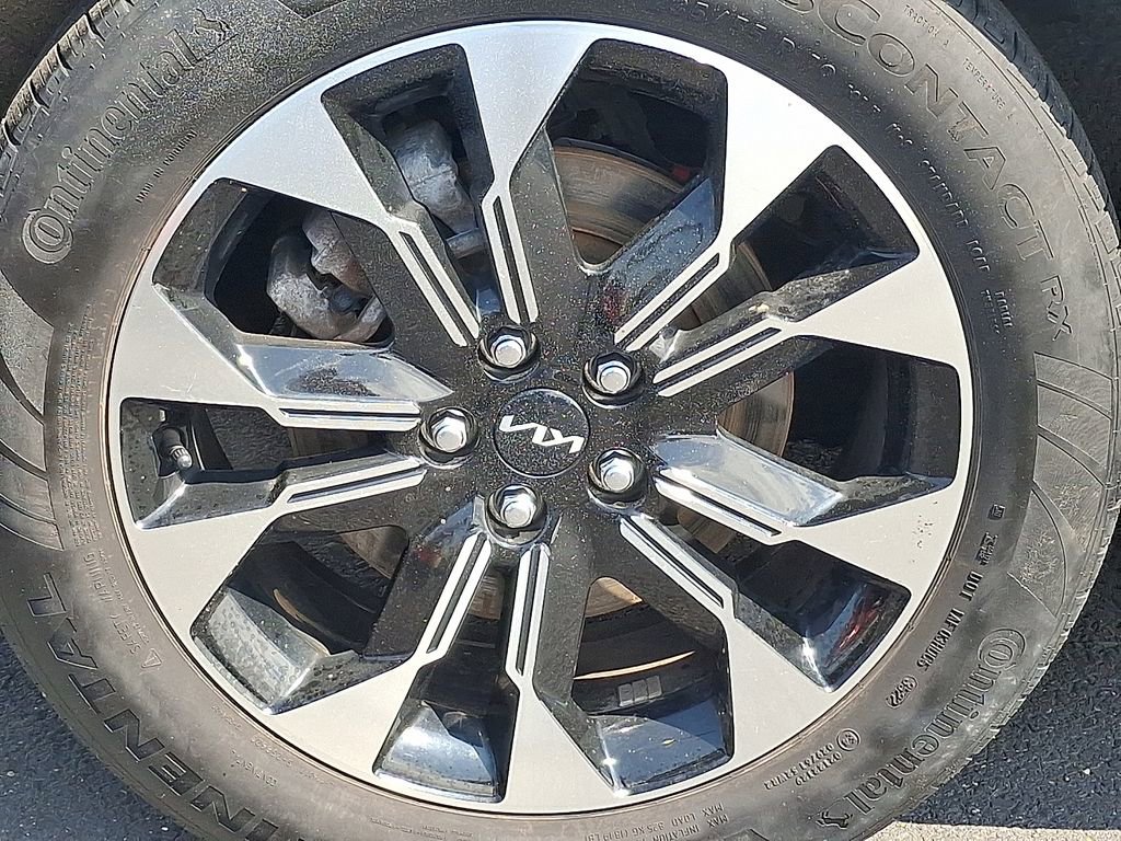 Used 2023 Kia Carnival EX FWD image 8
