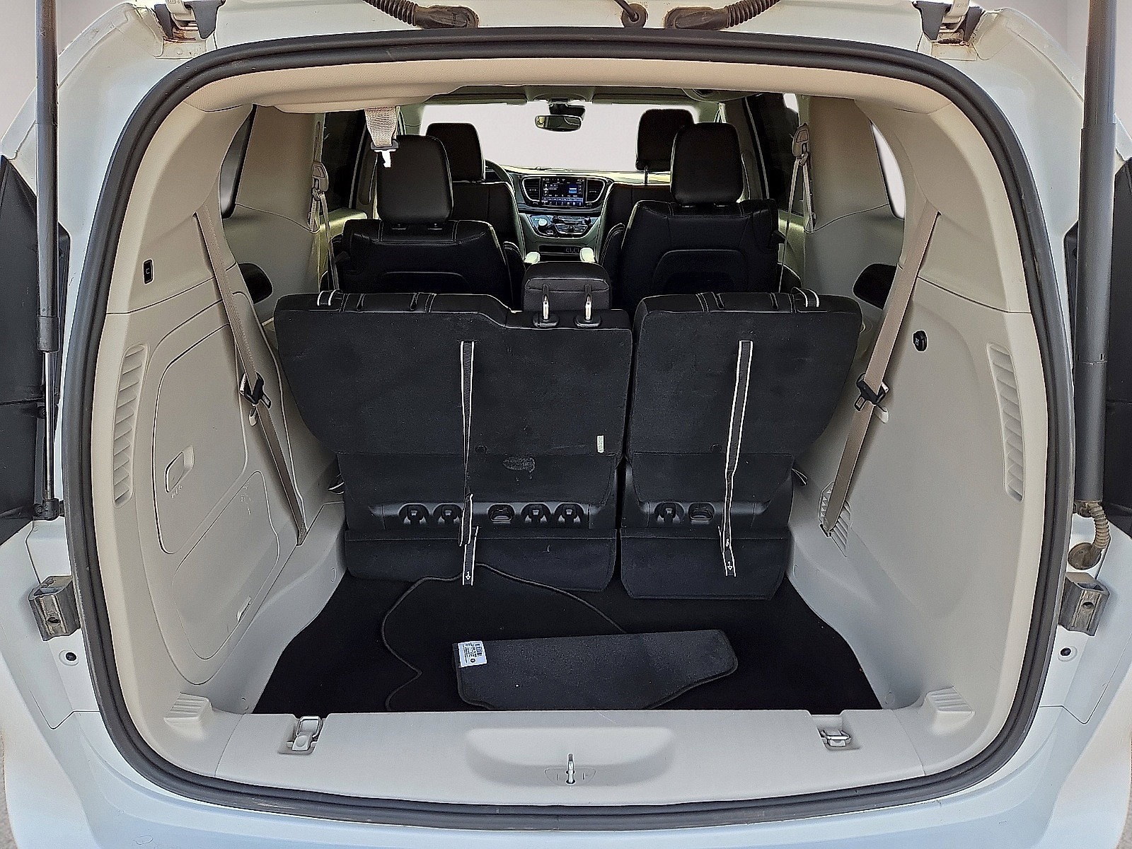 Used 2024 Chrysler Pacifica Limited FWD image 14