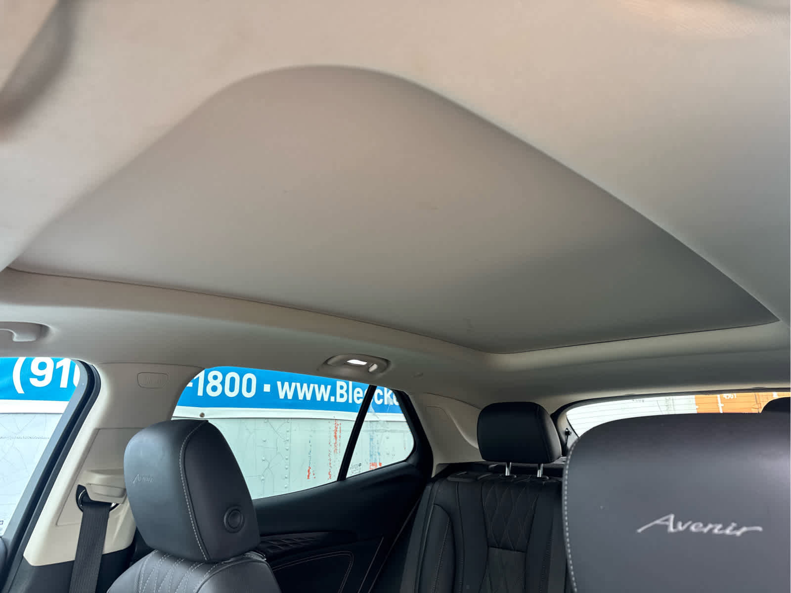 Used 2023 Buick Envision Avenir image 22