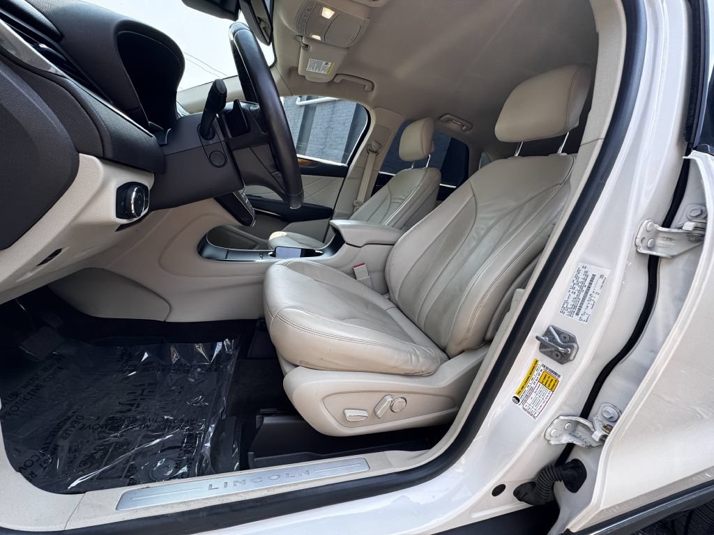 Used 2018 Lincoln MKC Select w/ Select Plus Package AWD/4WD image 12