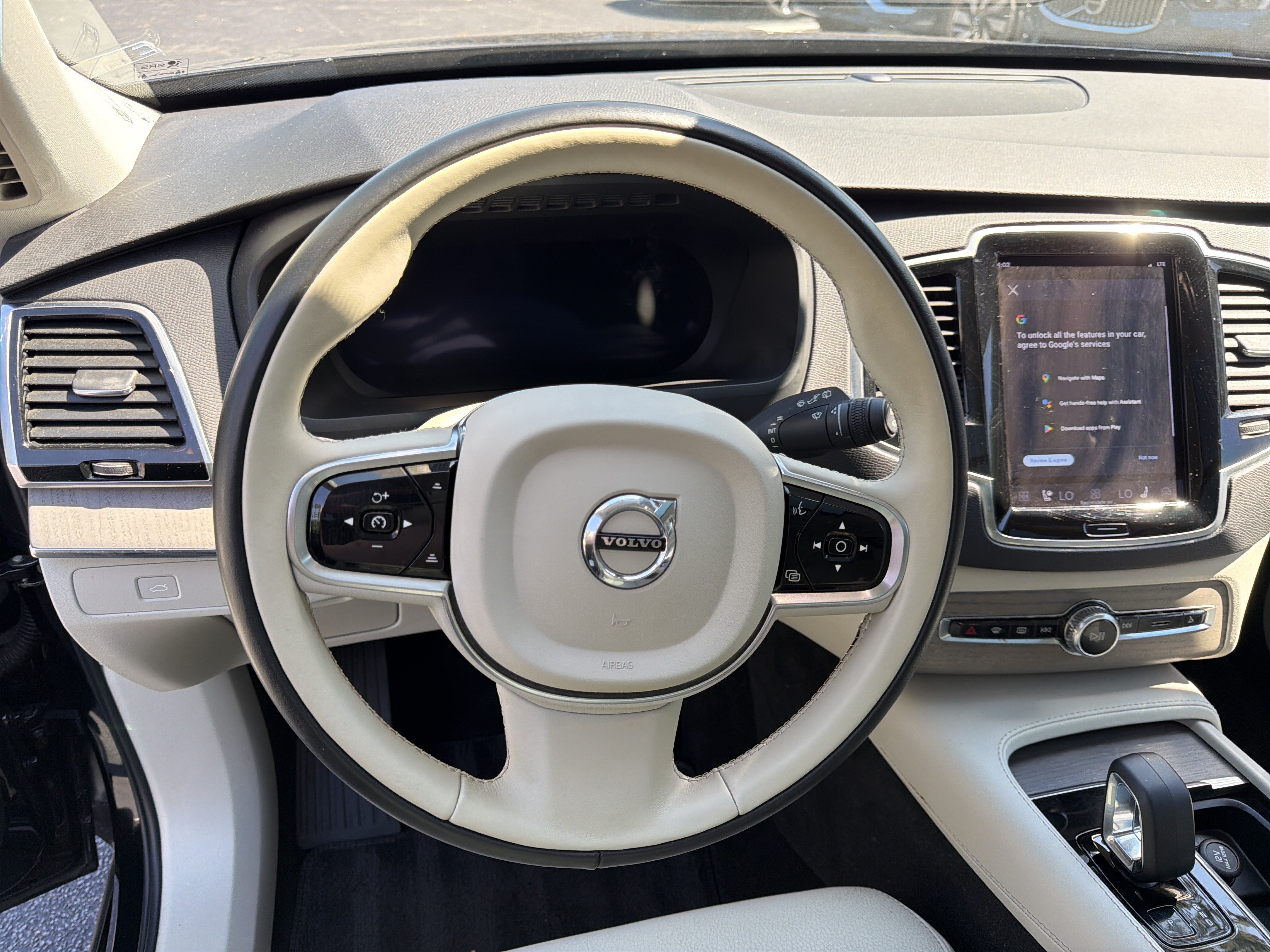 Certified 2023 Volvo XC90 B5 Plus AWD/4WD image 18