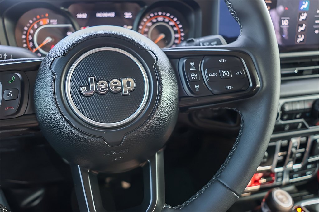 Used 2025 Jeep Wrangler Unlimited Rubicon image 13