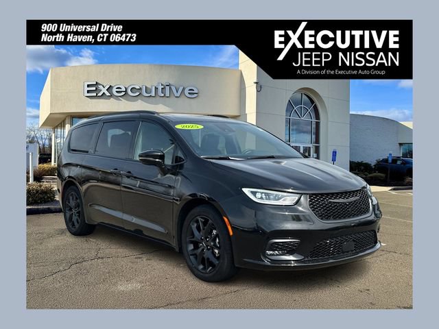 Used 2025 Chrysler Pacifica Limited FWD image 1