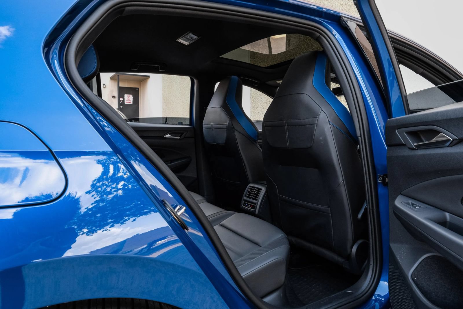 Used 2024 Volkswagen Golf R AWD/4WD image 40