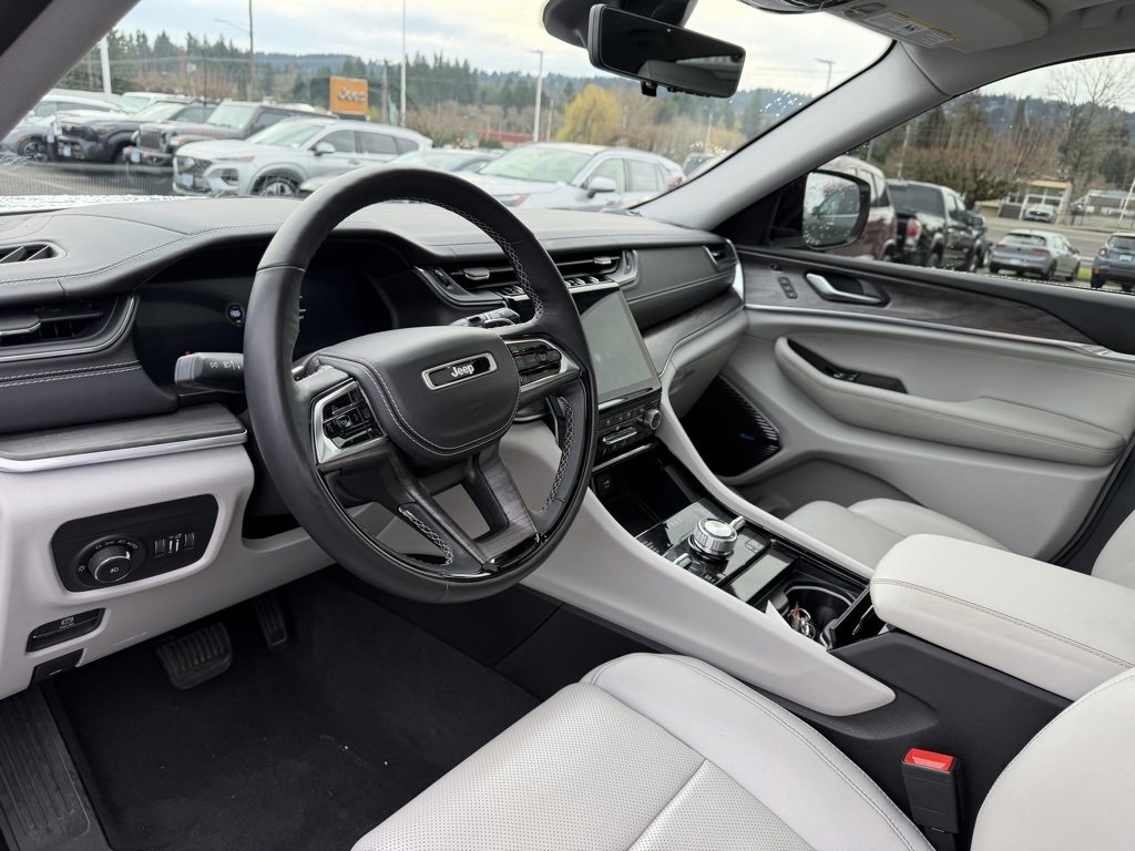 Used 2023 Jeep Grand Cherokee Overland w/ Adv Protech Group III image 17