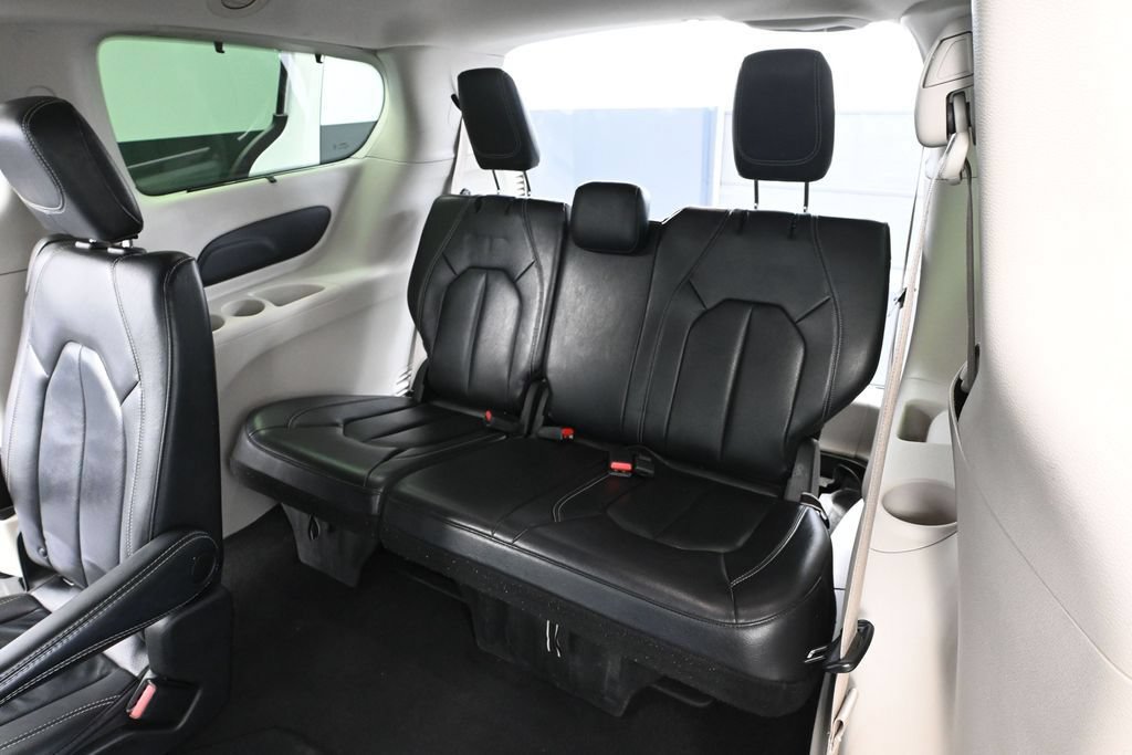 Used 2022 Chrysler Pacifica Touring-L FWD image 39