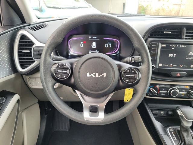 Certified 2025 Kia Soul LX w/ LX Technology Package image 18