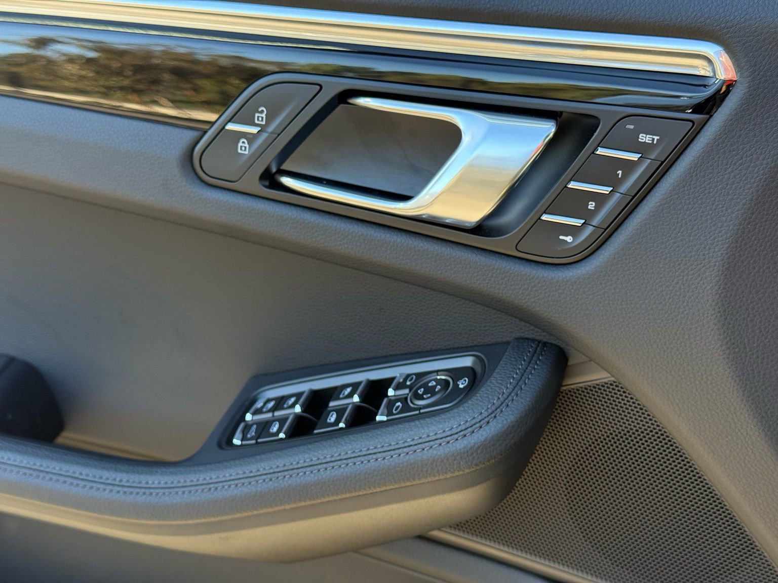 Used 2025 Porsche Macan image 26