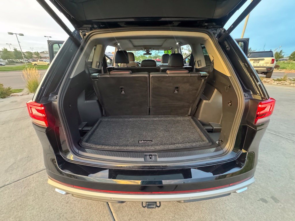 Used 2025 Volkswagen Atlas Peak Edition SE AWD/4WD image 28
