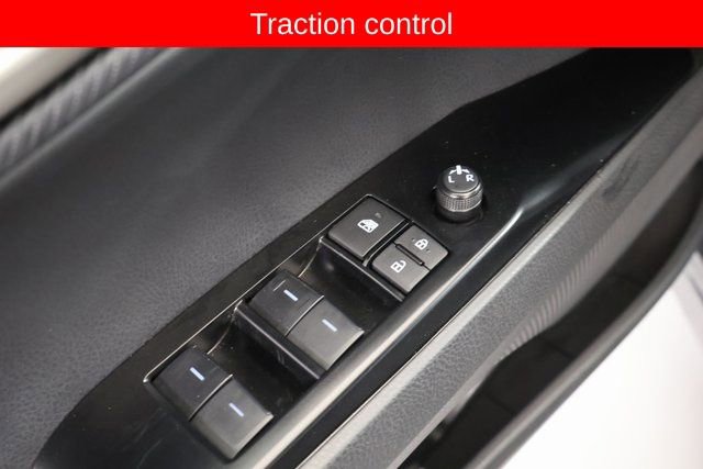 Used 2025 Toyota Camry SE image 12