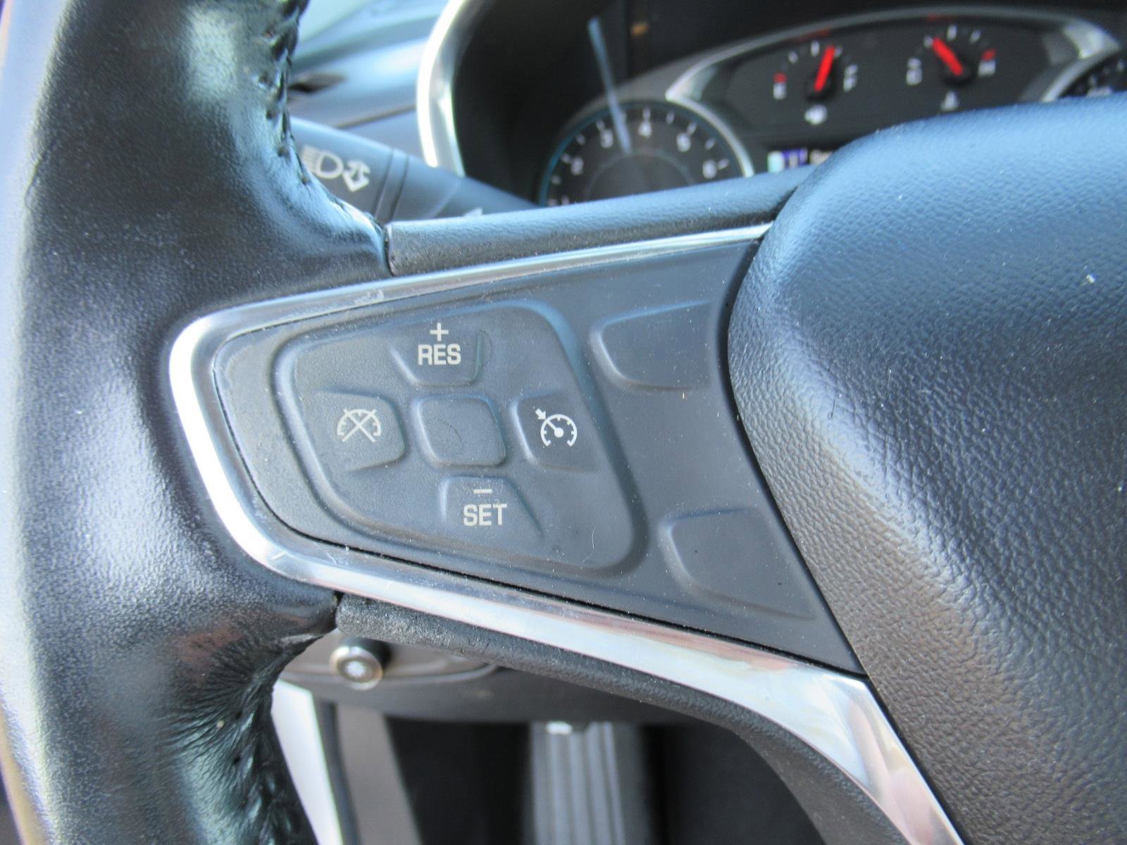 Used 2018 Chevrolet Equinox Premier FWD image 23