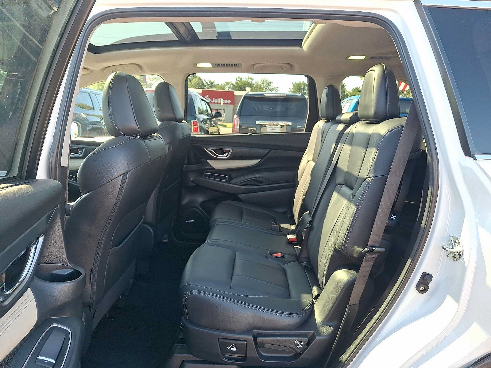 Used 2022 Subaru Ascent Limited w/ Technology Package AWD/4WD image 10