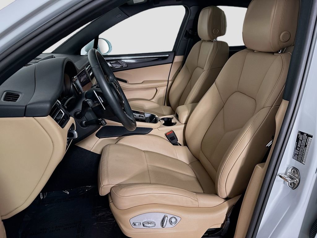 Used 2025 Porsche Macan image 25