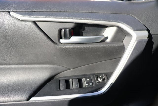 Used 2025 Toyota RAV4 XLE image 17