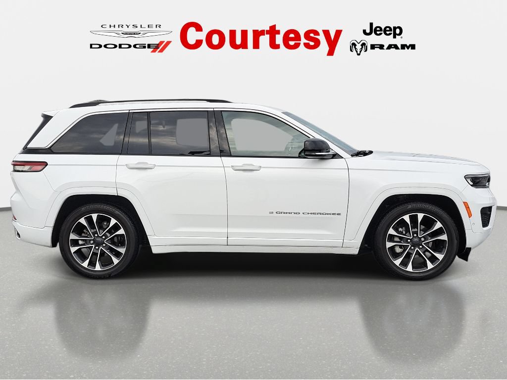 Certified 2024 Jeep Grand Cherokee Overland w/ Trailer Tow Package AWD/4WD image 3