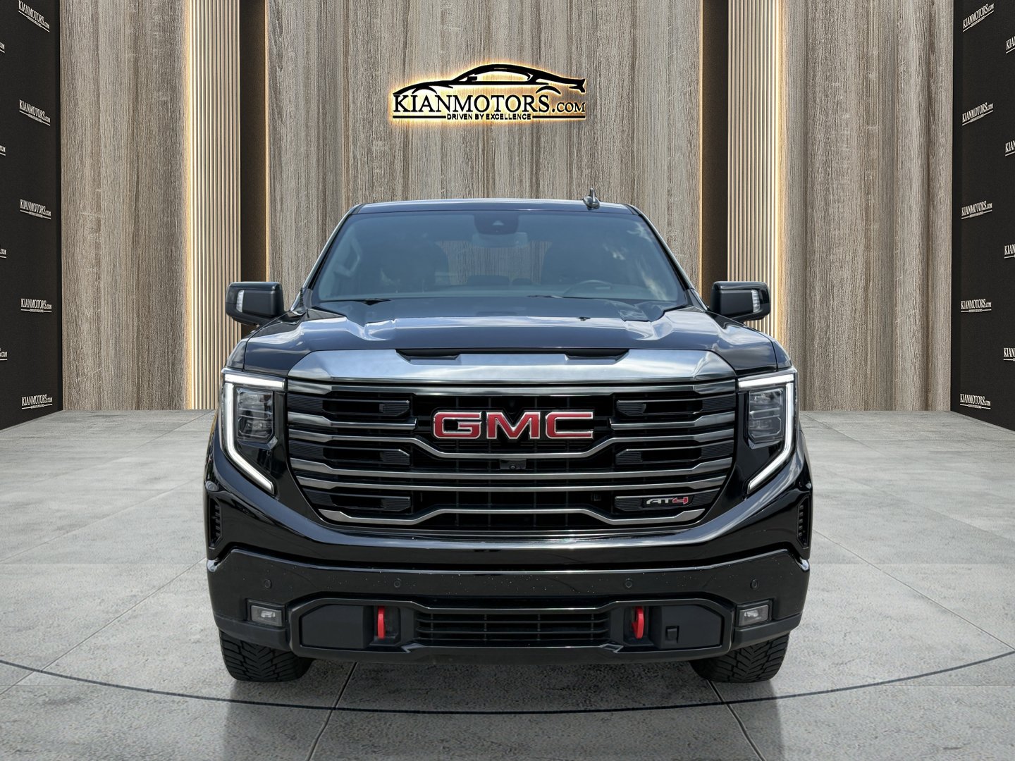 Used 2024 GMC Sierra 1500 AT4 AWD/4WD image 2