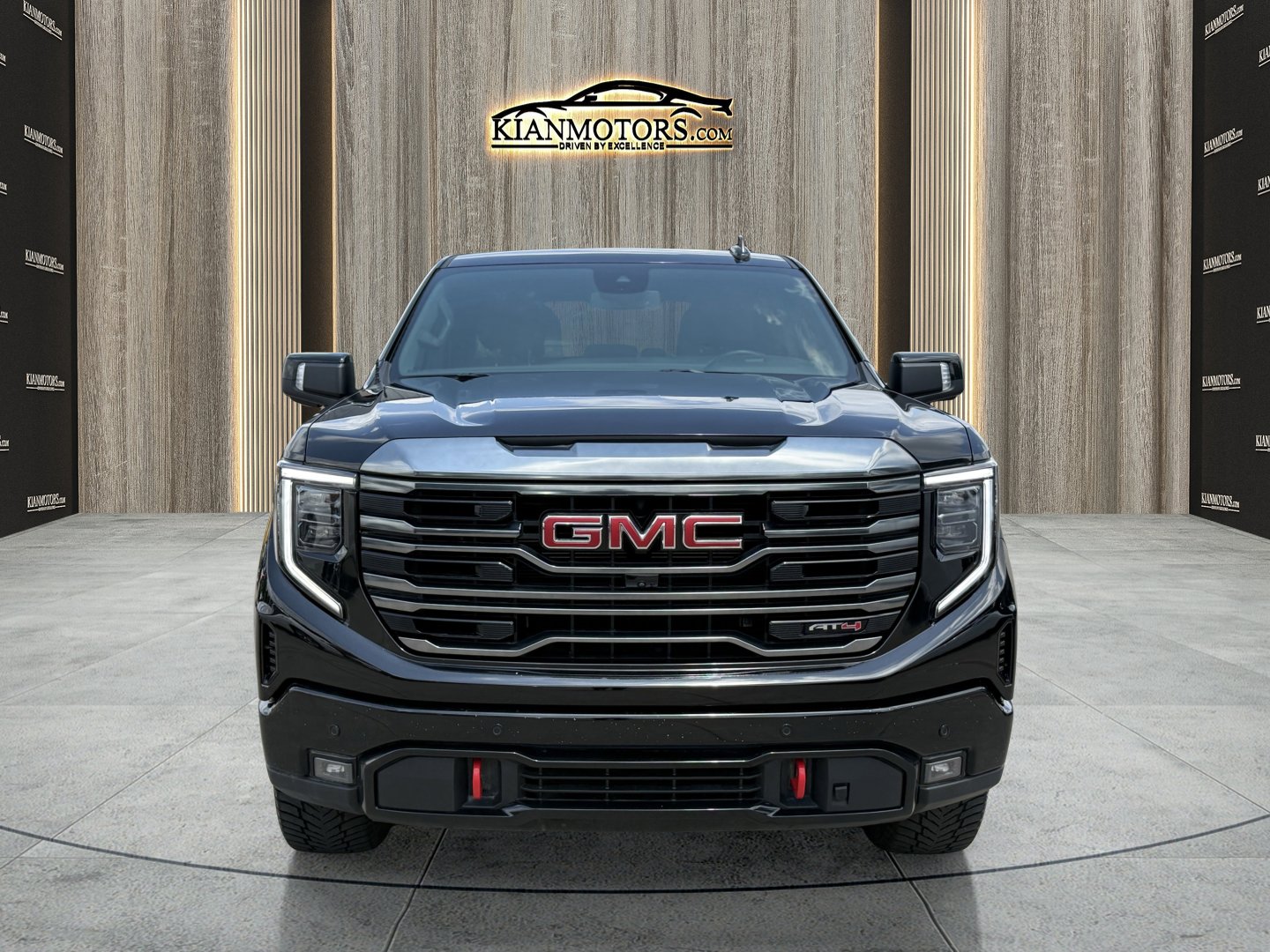 Used 2024 GMC Sierra 1500 AT4 image 2