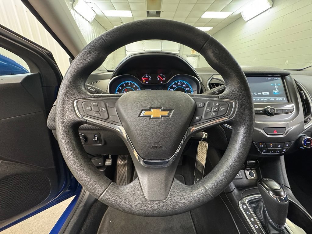 Used 2017 Chevrolet Cruze LT FWD image 36
