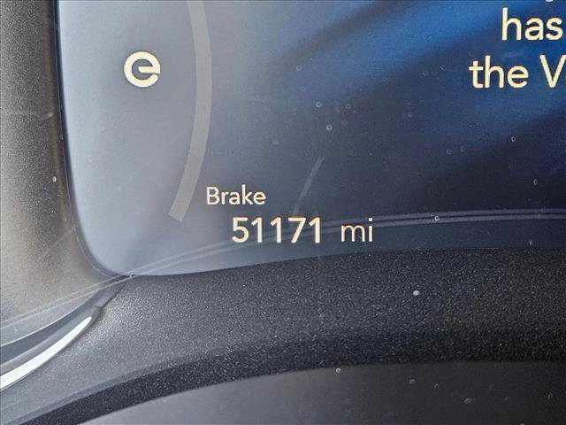 Used 2024 Chrysler Pacifica Select image 11