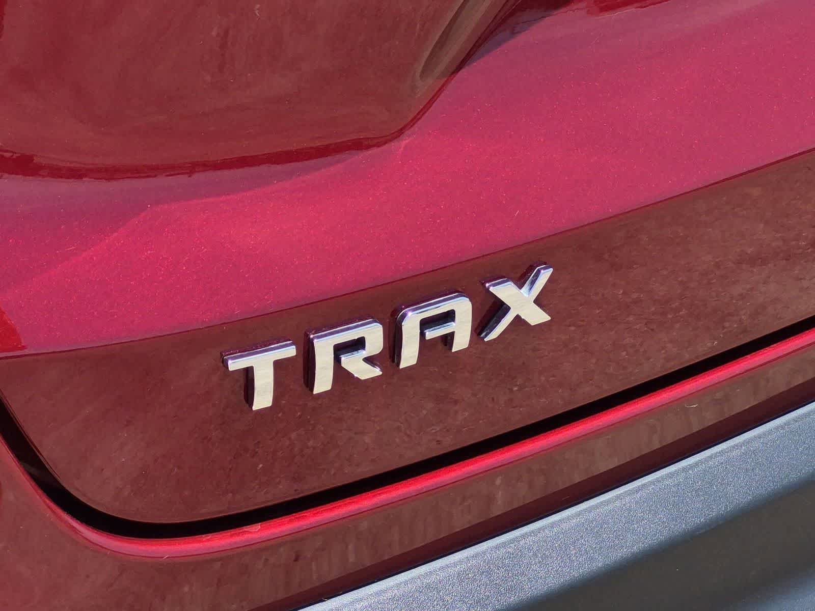 Used 2025 Chevrolet Trax LT FWD image 30