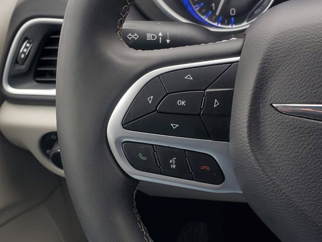 Used 2024 Chrysler Pacifica Touring-L FWD image 17