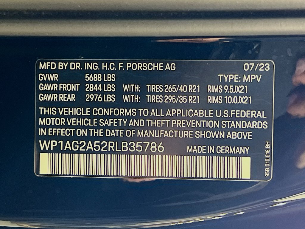Certified 2024 Porsche Macan S AWD/4WD image 34