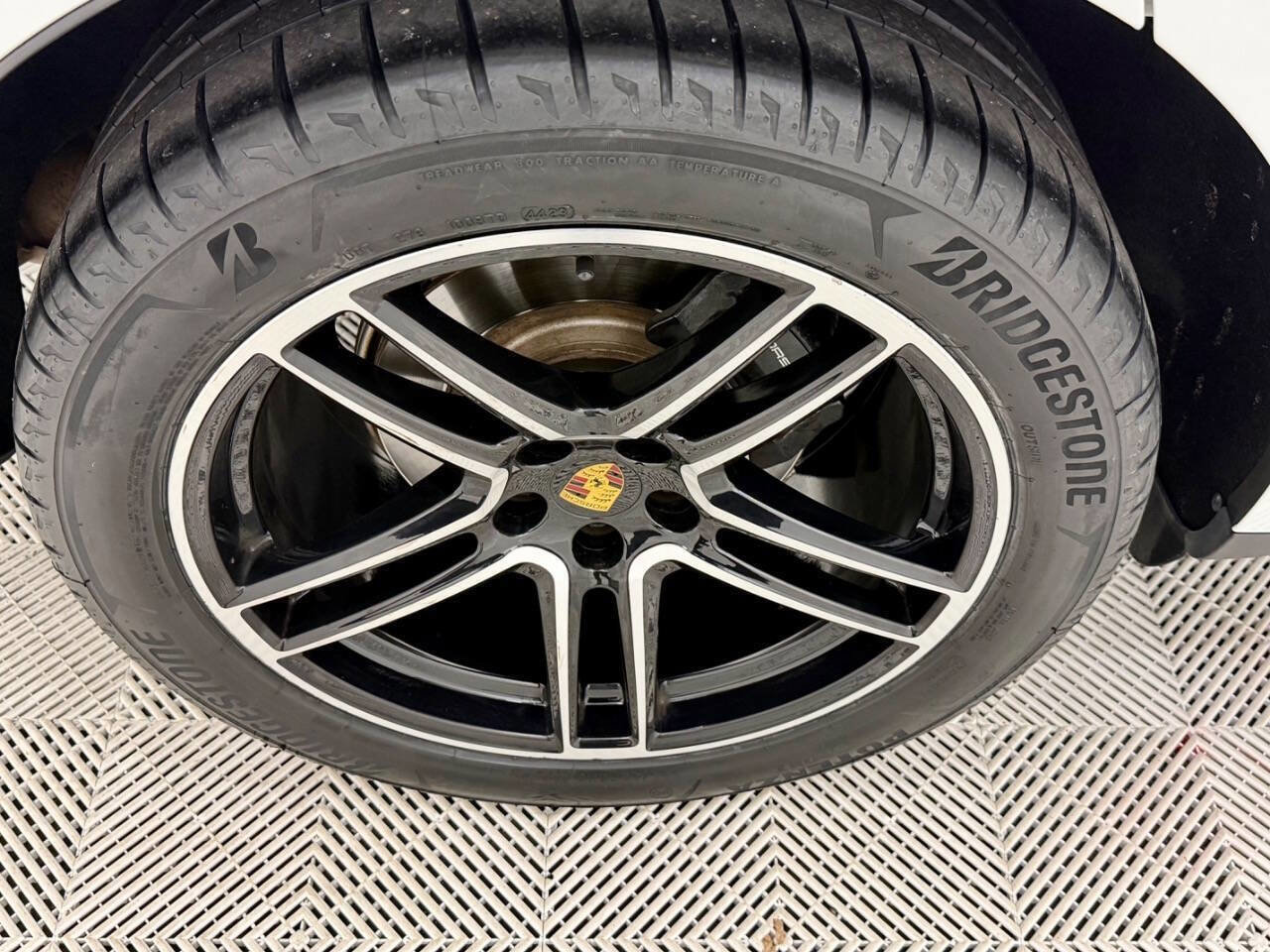 Used 2021 Porsche Macan image 39