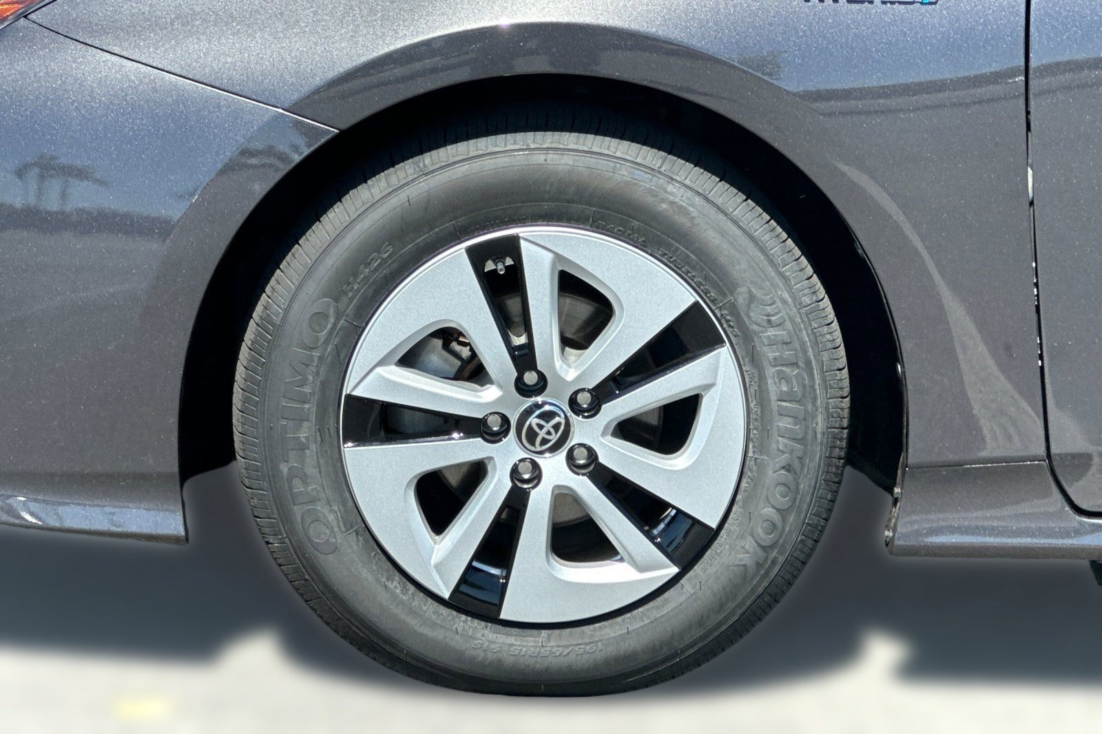 Used 2016 Toyota Prius Two FWD image 11