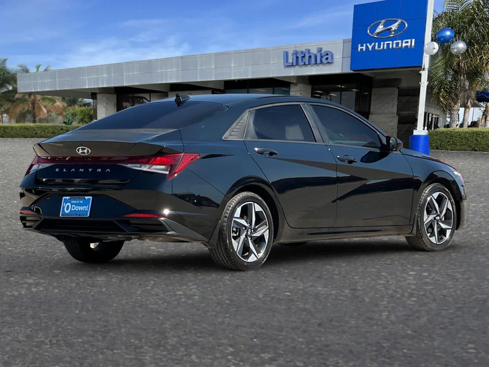 Used 2023 Hyundai Elantra SEL w/ Convenience Package FWD video 3