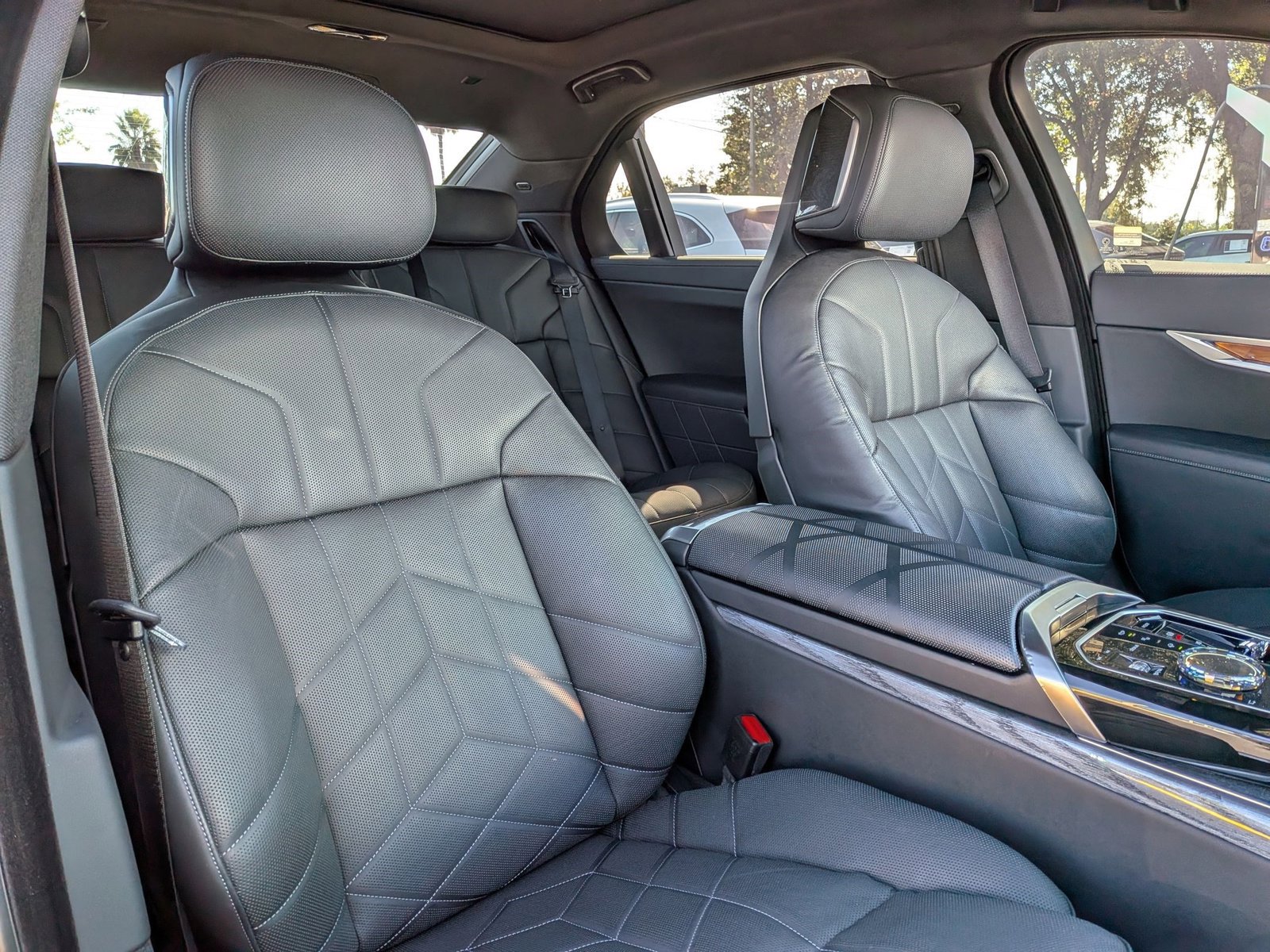 Used 2024 BMW 740i xDrive image 18