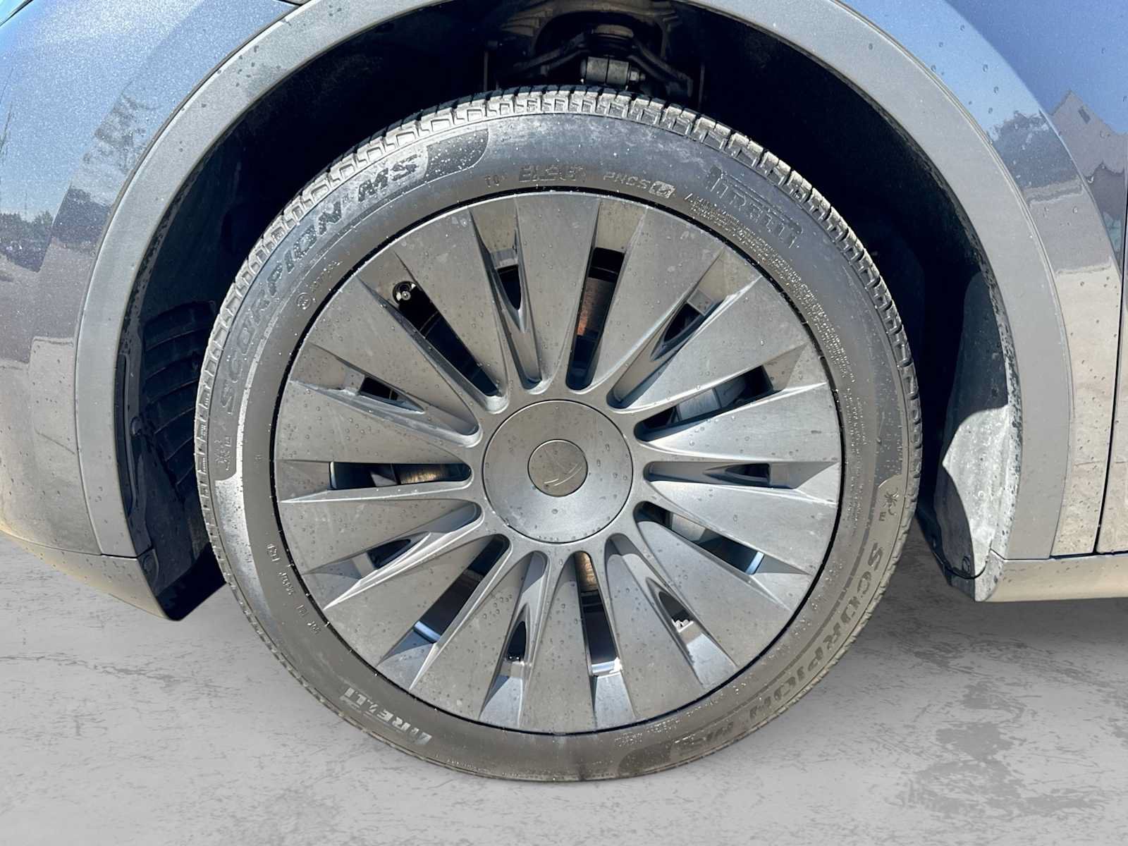 Used 2024 Tesla Model Y Long Range AWD/4WD image 13