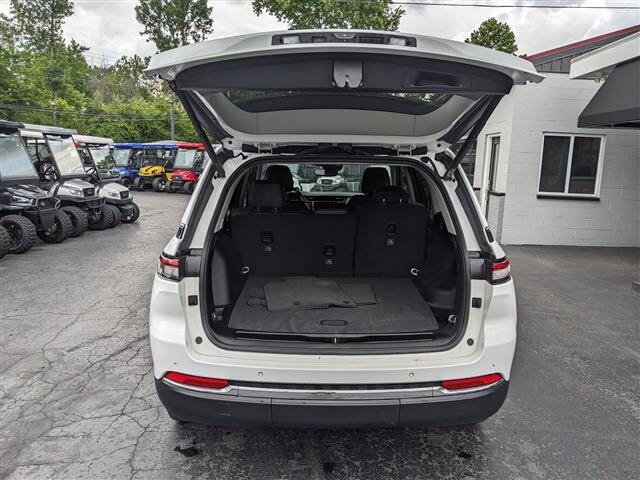 Used 2022 Jeep Grand Cherokee Limited image 6