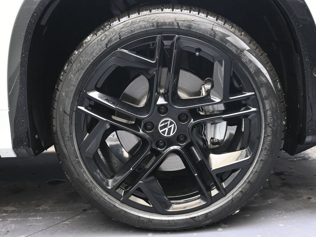 Used 2026 Volkswagen Tiguan SE R-Line AWD/4WD image 10