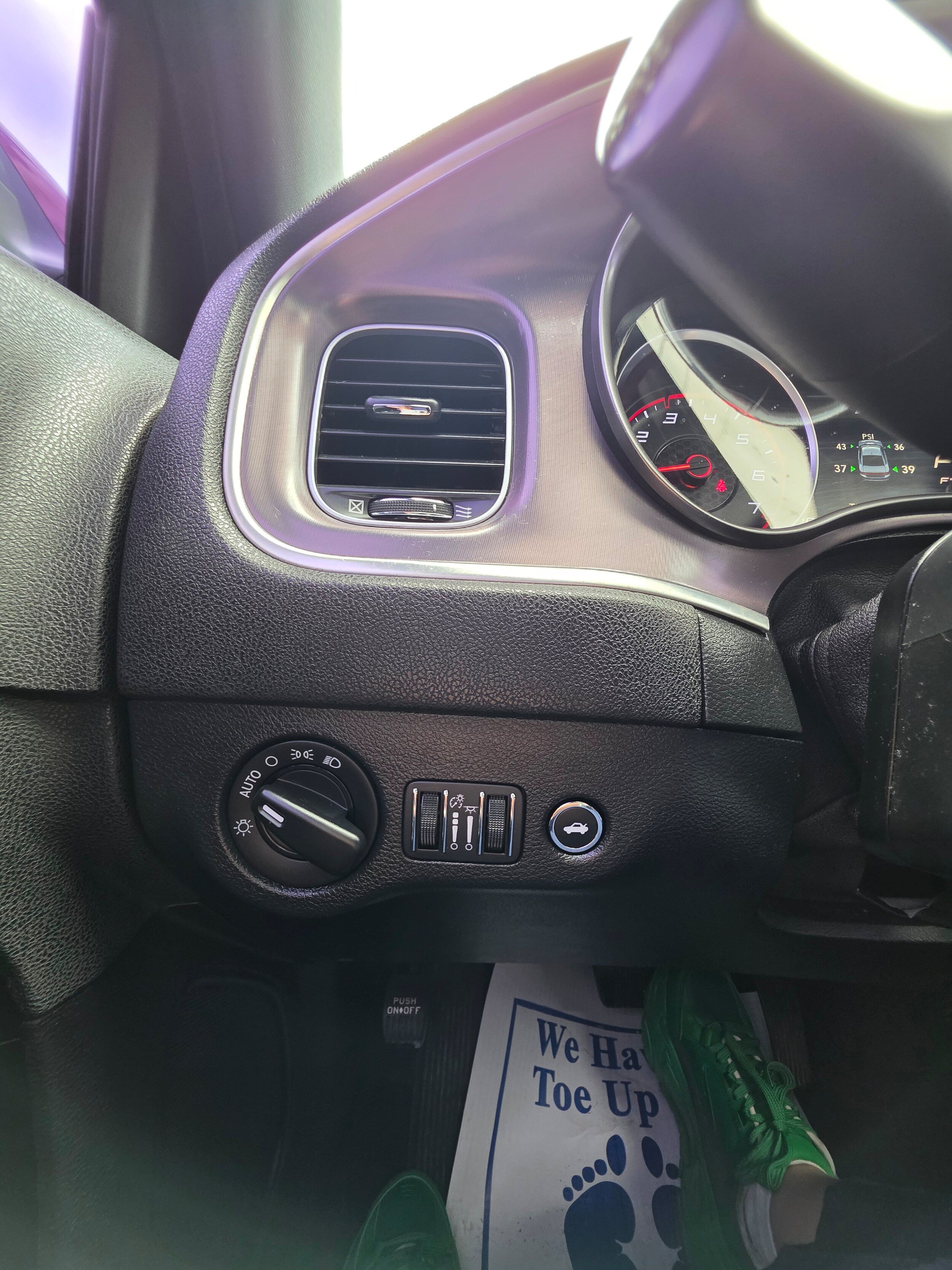Used 2019 Dodge Charger SXT w/ Leather Interior Group RWD image 14