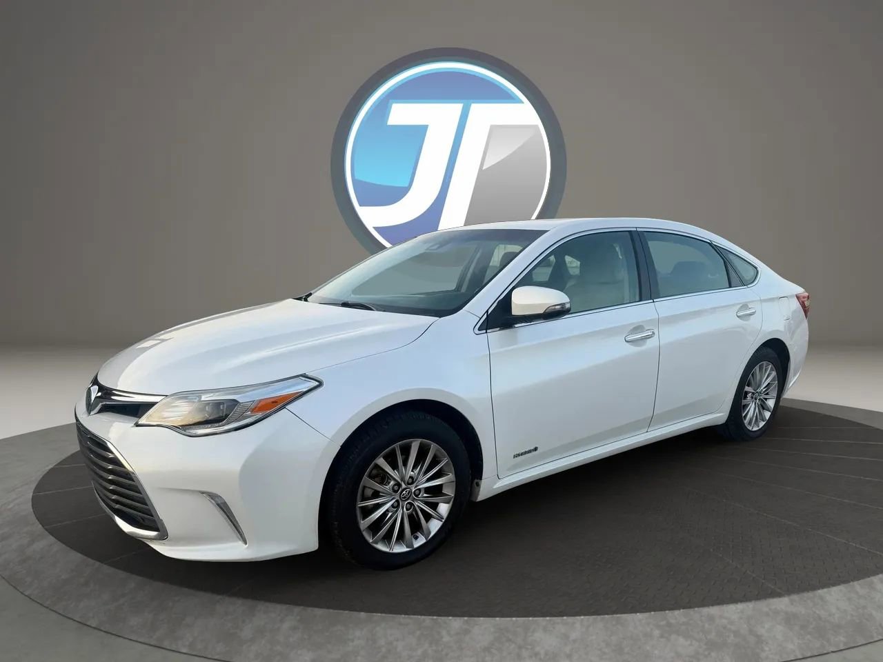 Used 2018 Toyota Avalon Limited image 18